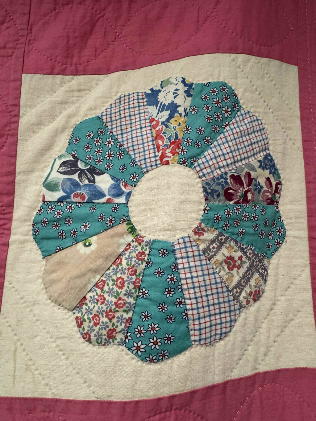 Vintage Quilt Dresden Plate