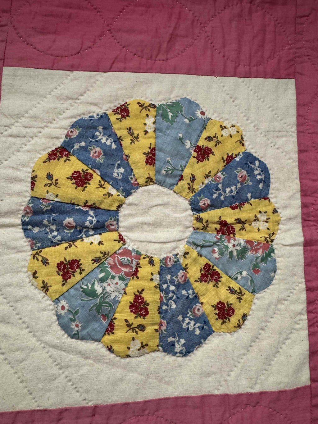 Vintage Quilt Dresden Plate