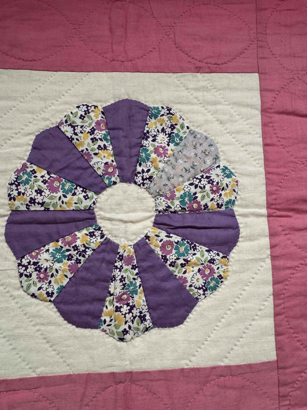 Vintage Quilt Dresden Plate