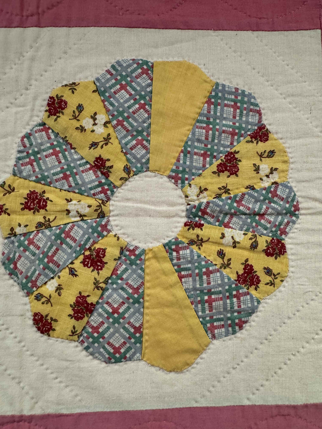 Vintage Quilt Dresden Plate