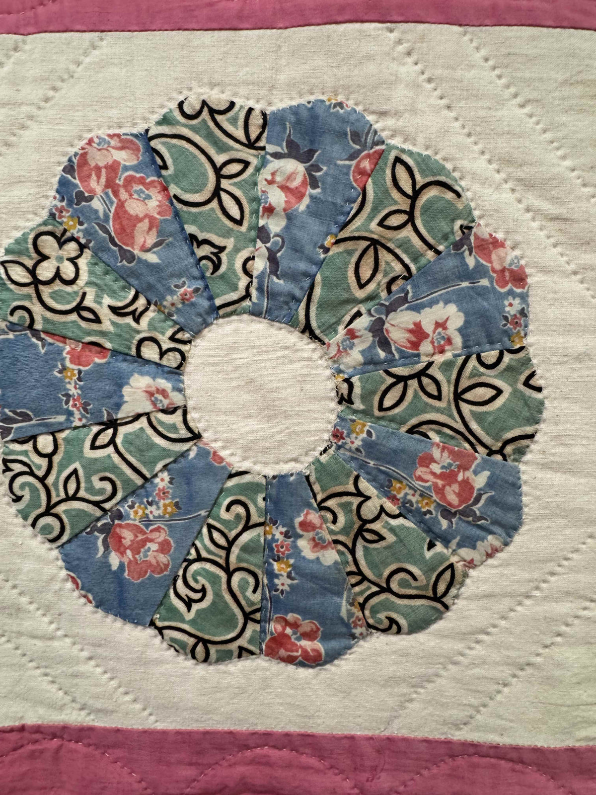 Vintage Quilt Dresden Plate