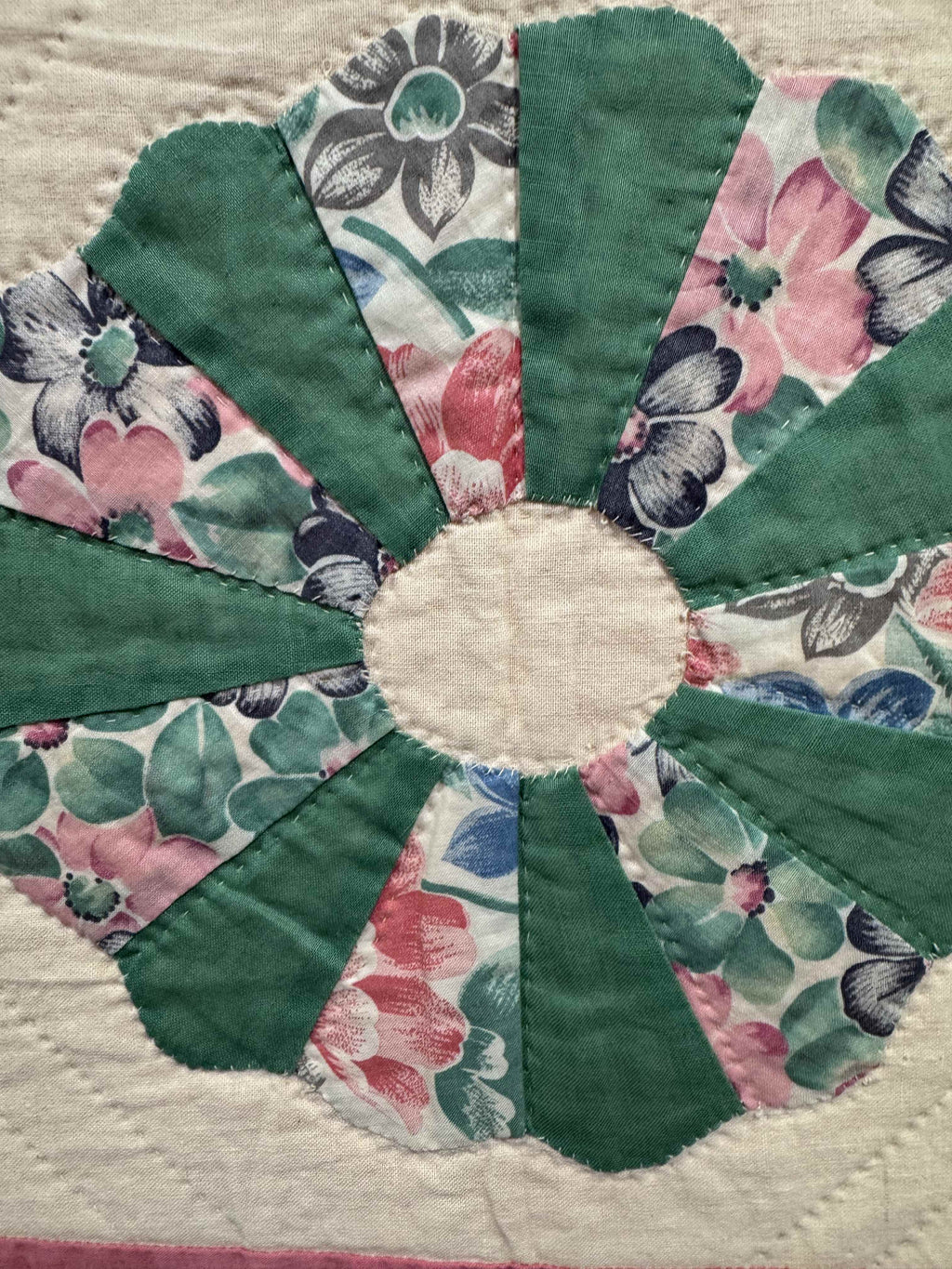 Vintage Quilt Dresden Plate