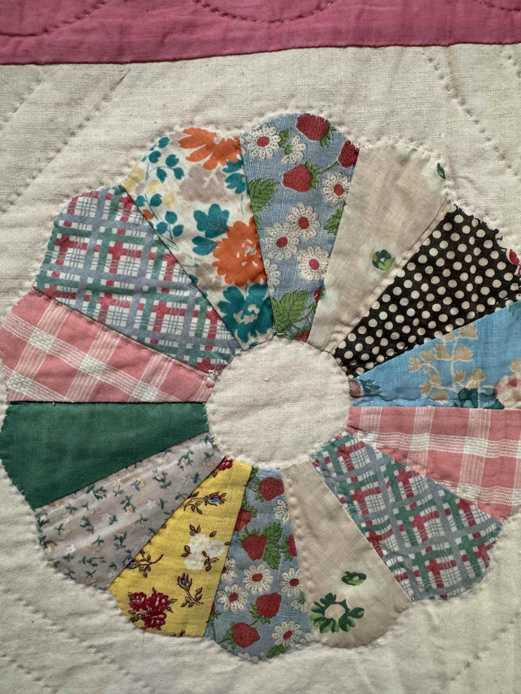 Vintage Quilt Dresden Plate