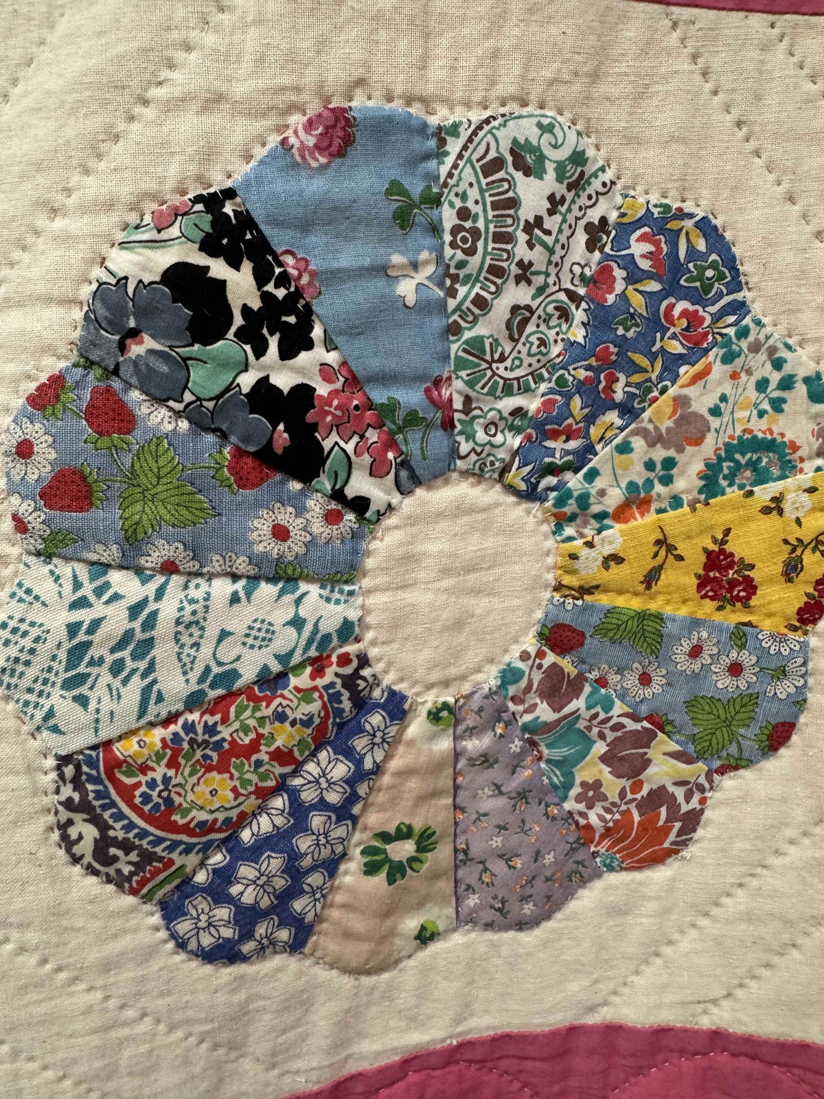 Vintage Quilt Dresden Plate