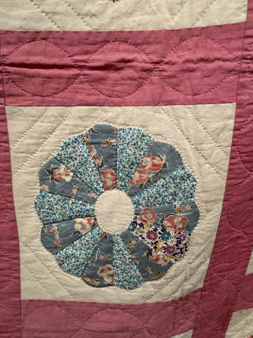 Vintage Quilt Dresden Plate