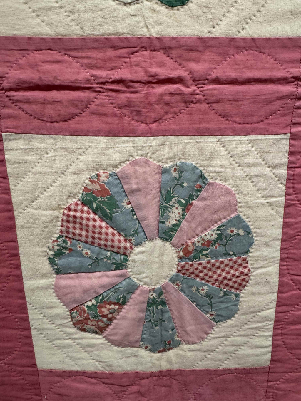 Vintage Quilt Dresden Plate