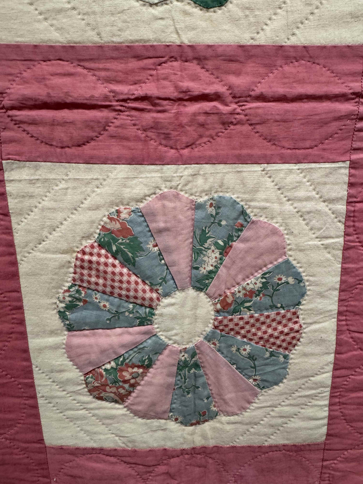 Vintage Quilt Dresden Plate