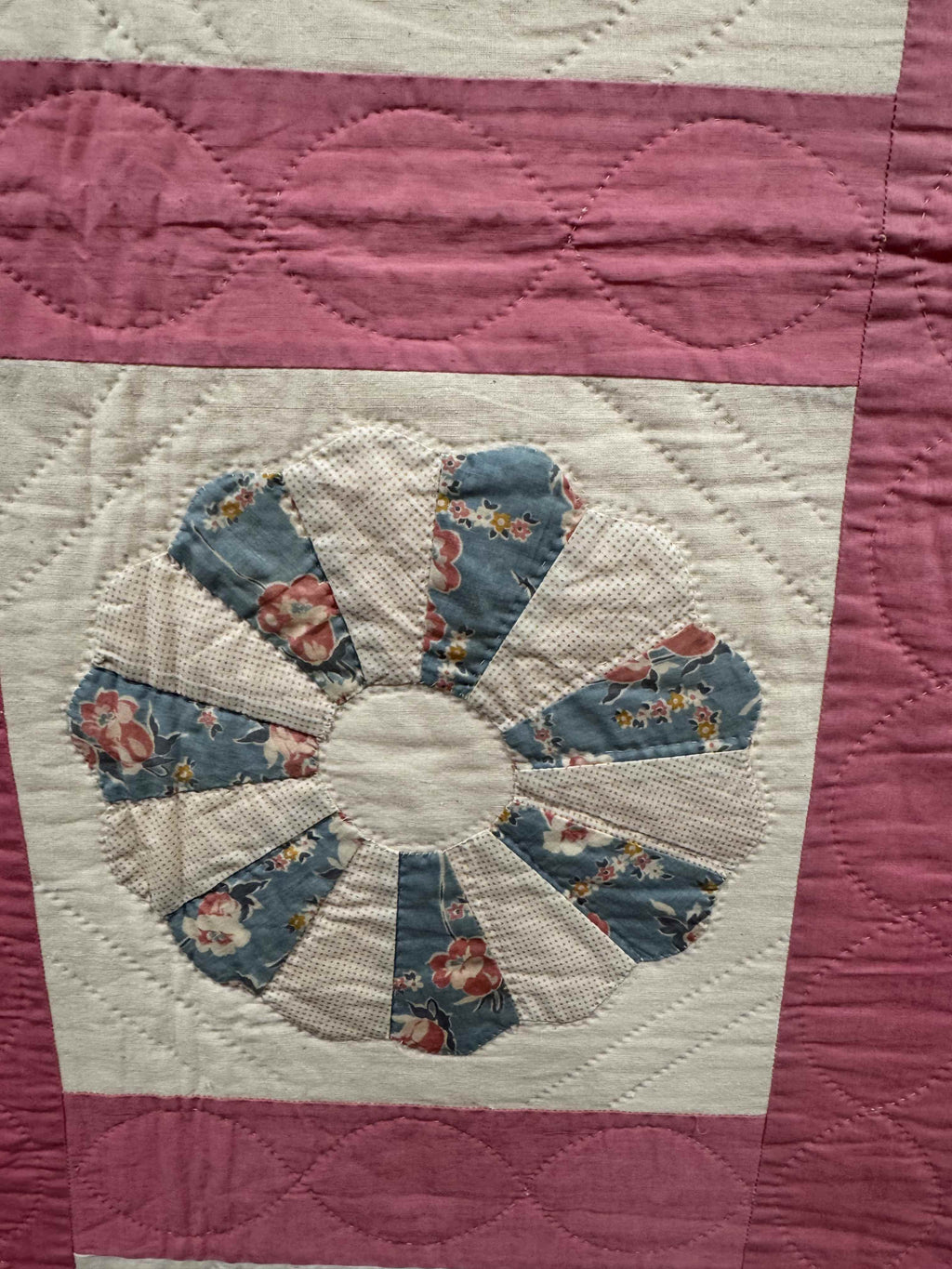Vintage Quilt Dresden Plate
