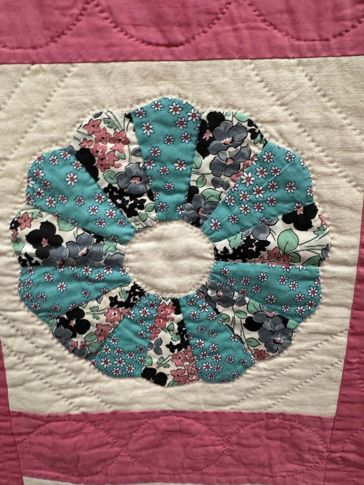 Vintage Quilt Dresden Plate