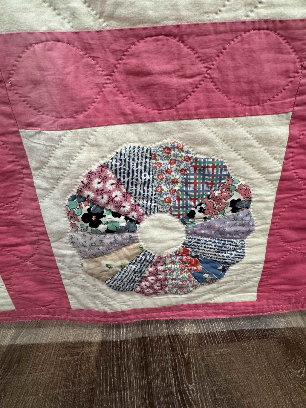 Vintage Quilt Dresden Plate