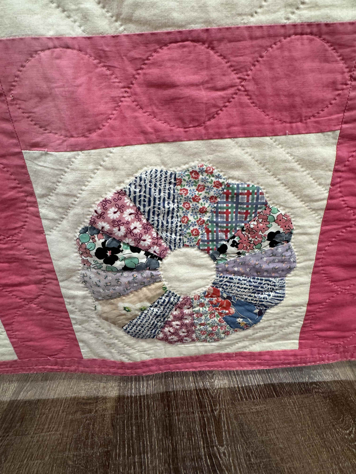 Vintage Quilt Dresden Plate