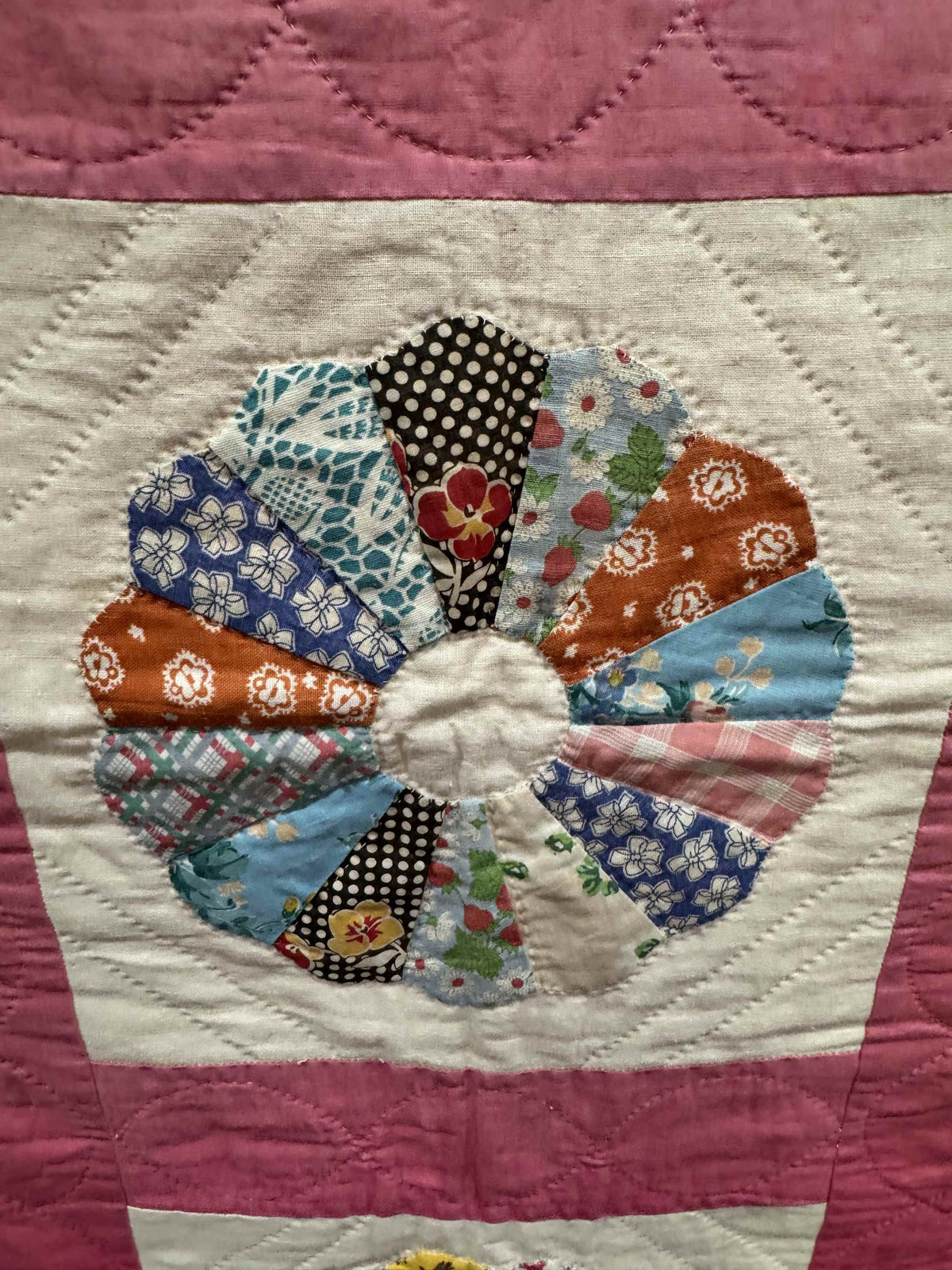 Vintage Quilt Dresden Plate