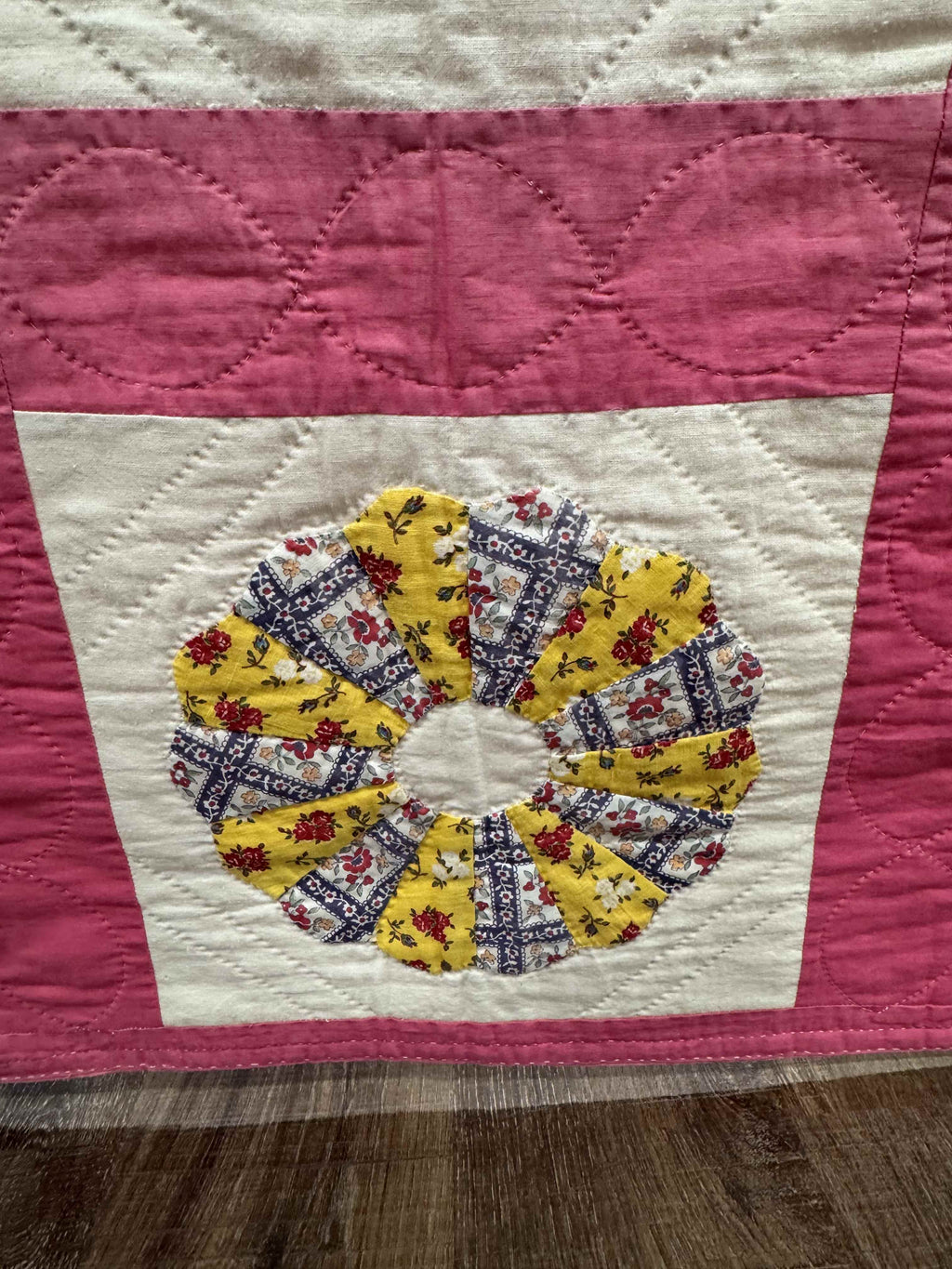 Vintage Quilt Dresden Plate