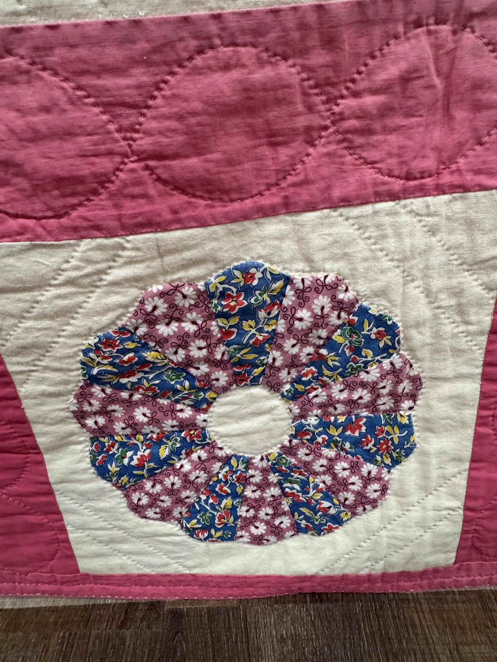 Vintage Quilt Dresden Plate