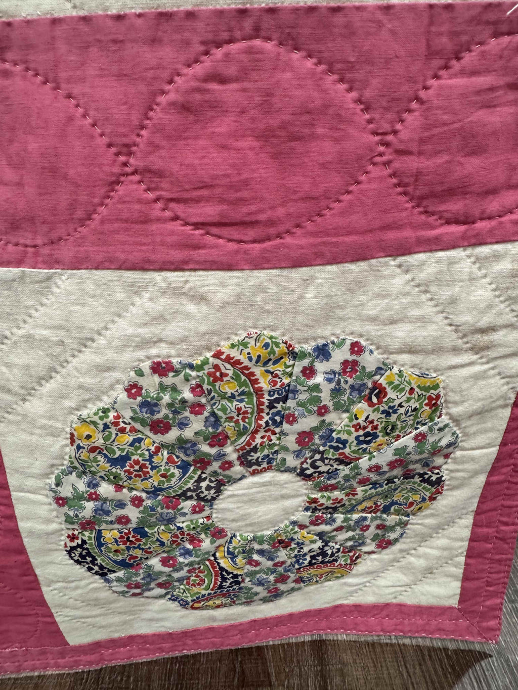Vintage Quilt Dresden Plate