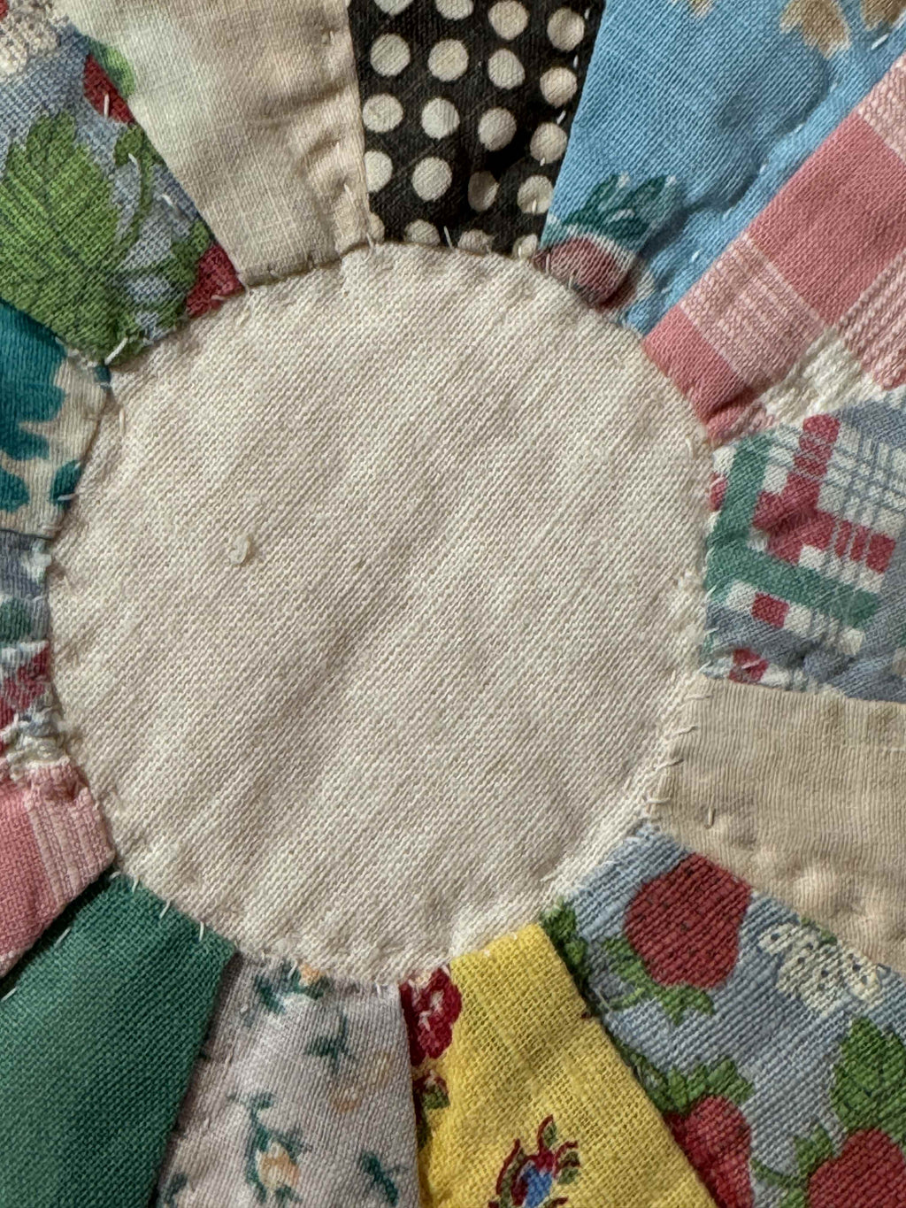 Vintage Quilt Dresden Plate