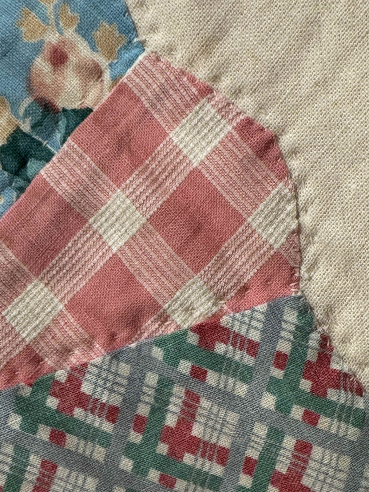 Vintage Quilt Dresden Plate