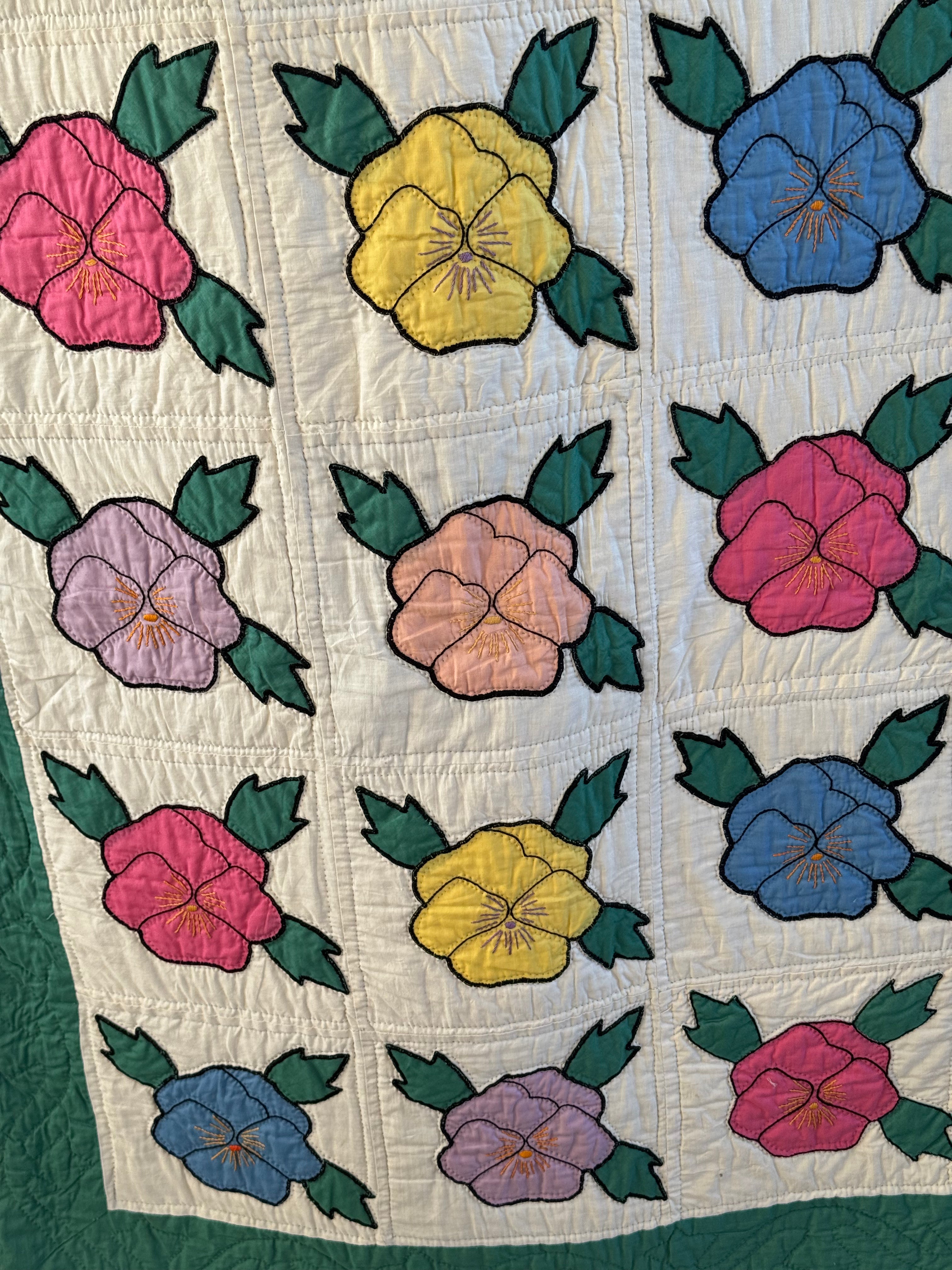 Vintage Pansy Bouquet Quilt