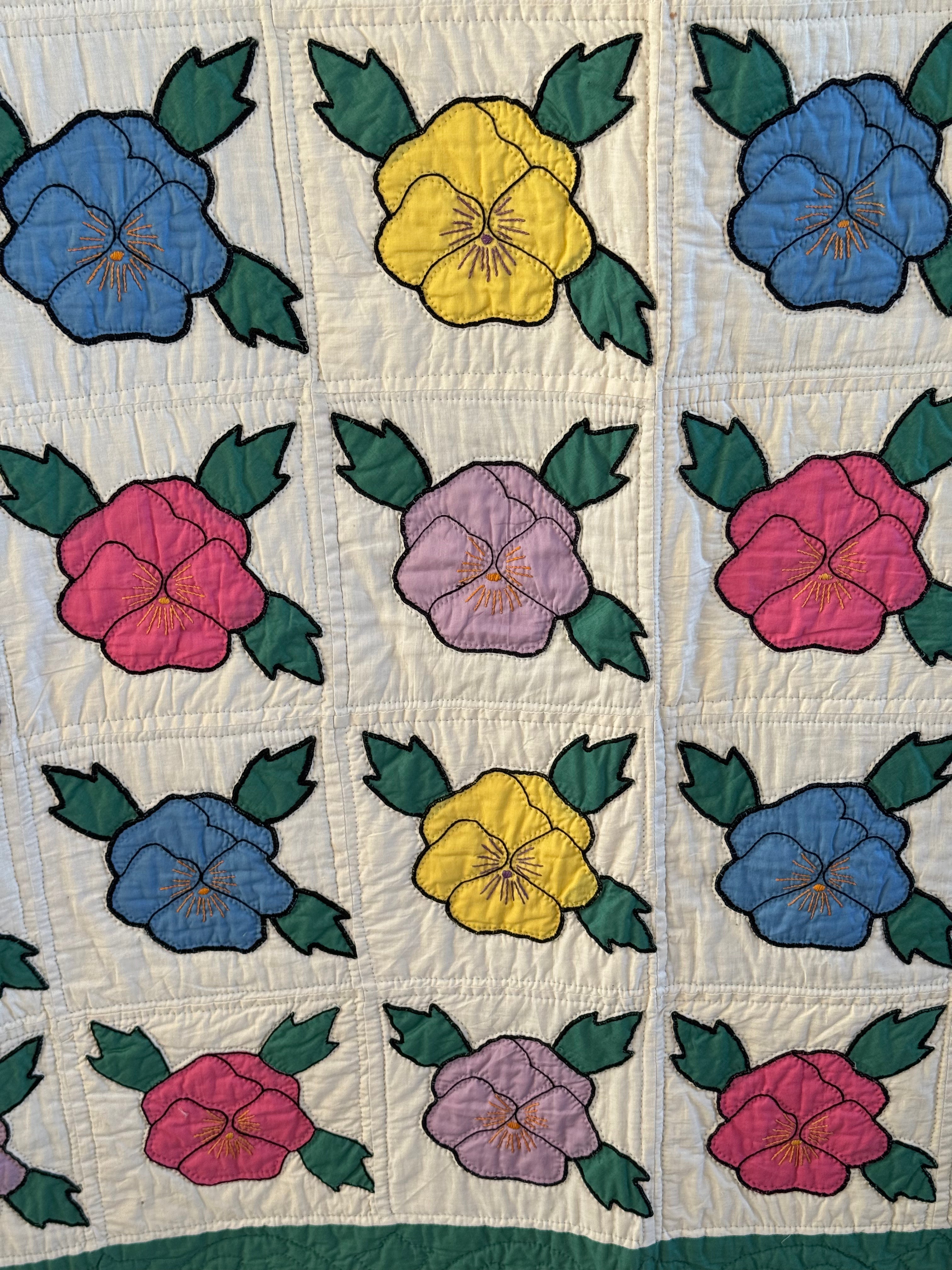 Vintage Pansy Bouquet Quilt