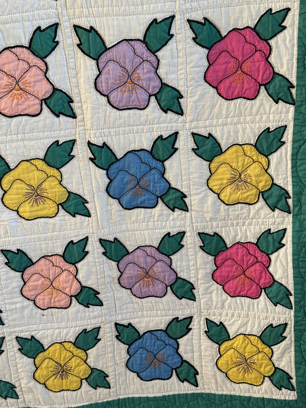 Vintage Pansy Bouquet Quilt