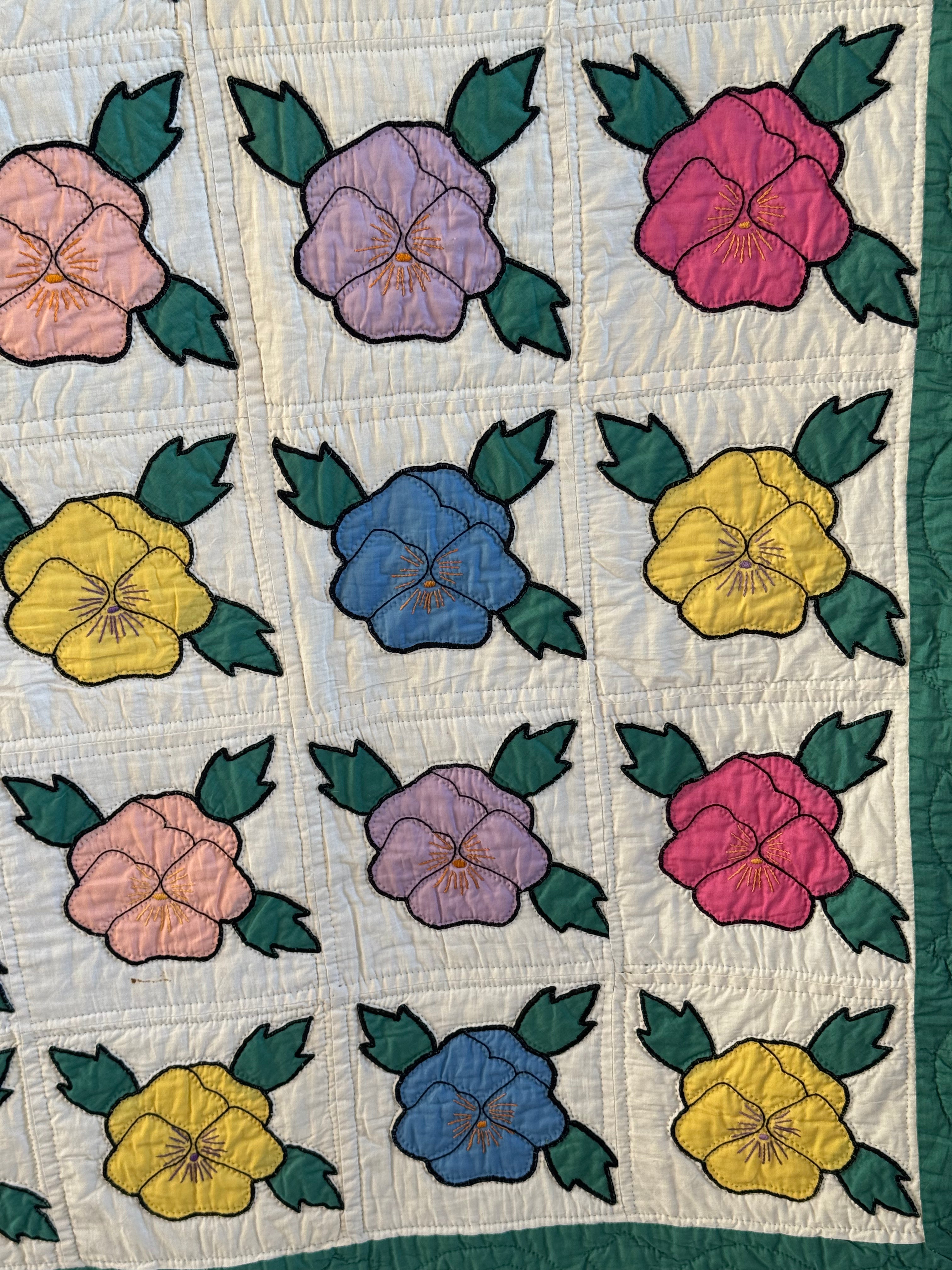 Vintage Pansy Bouquet Quilt