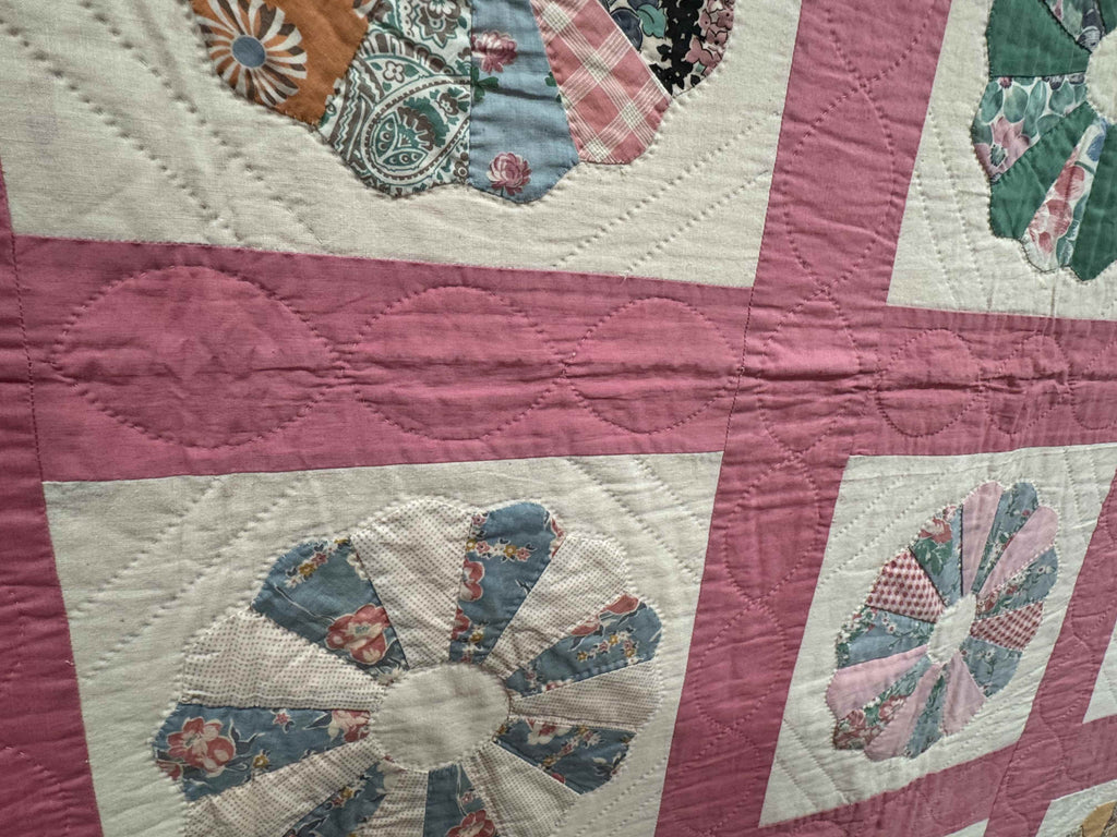 Vintage Quilt Dresden Plate