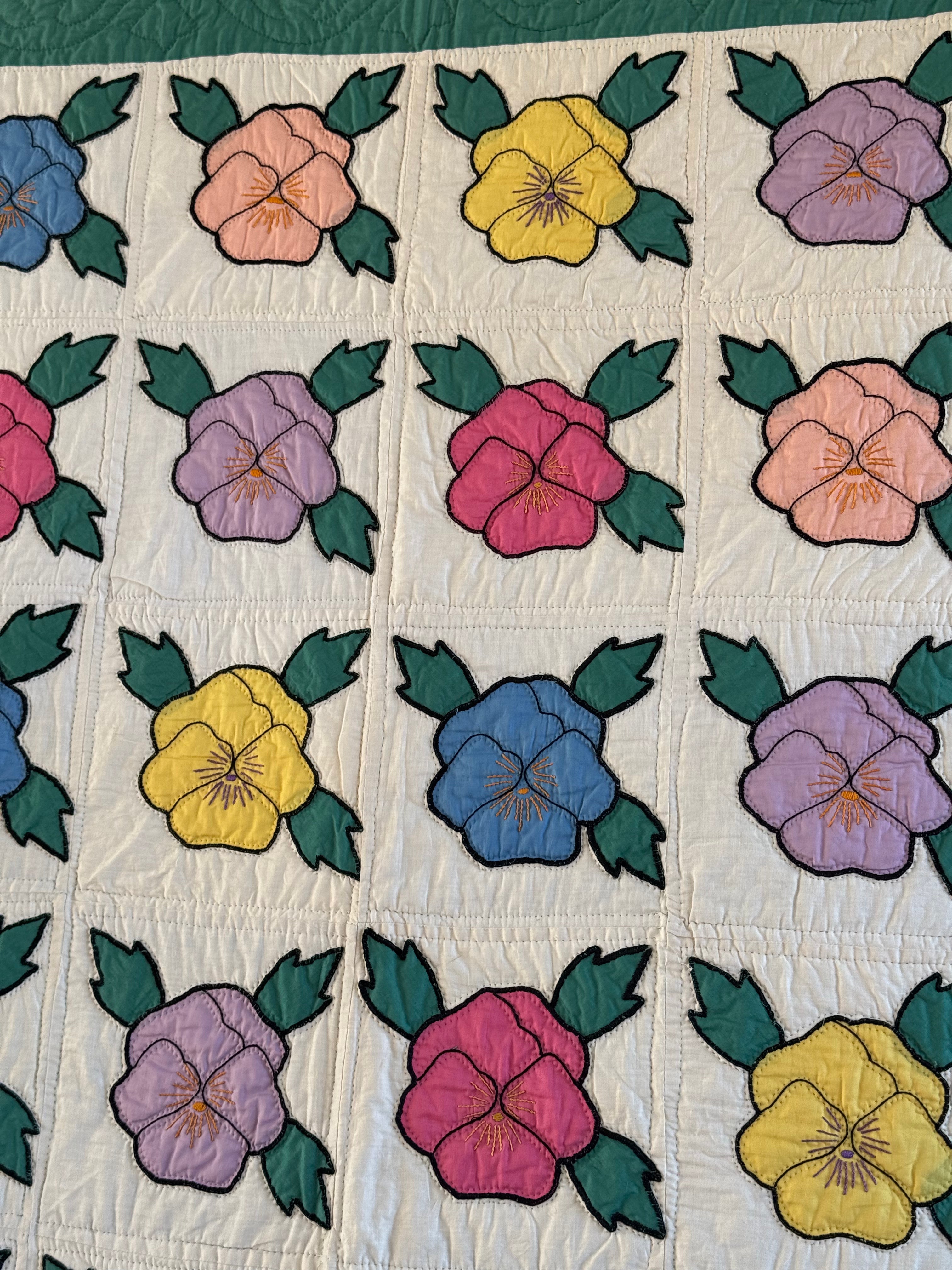 Vintage Pansy Bouquet Quilt