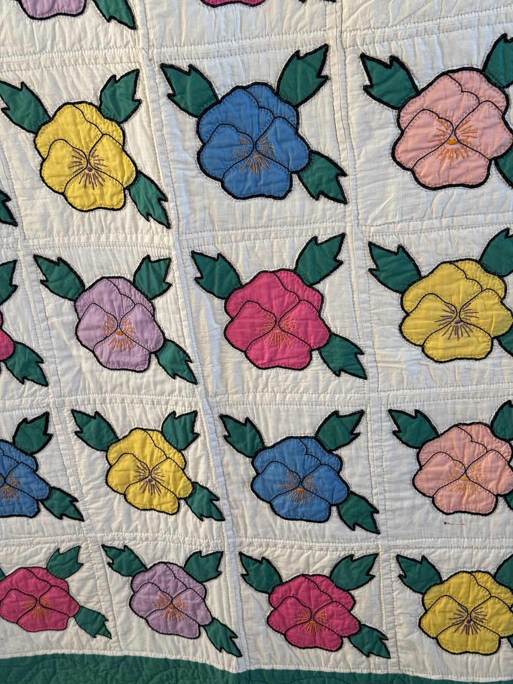 Vintage Pansy Bouquet Quilt