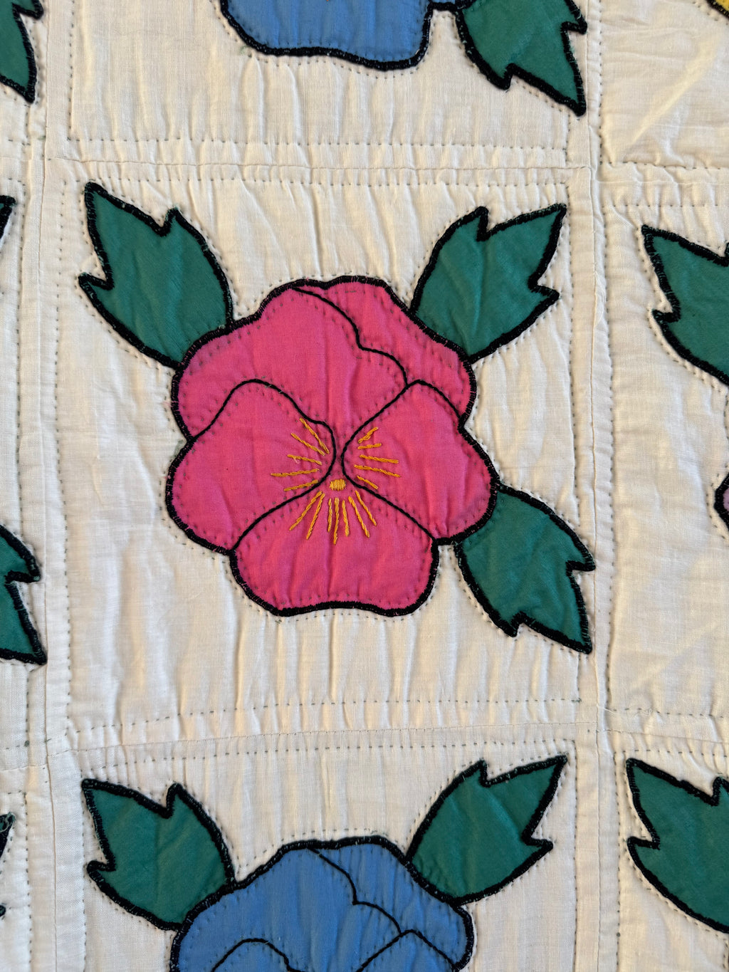 Vintage Pansy Bouquet Quilt