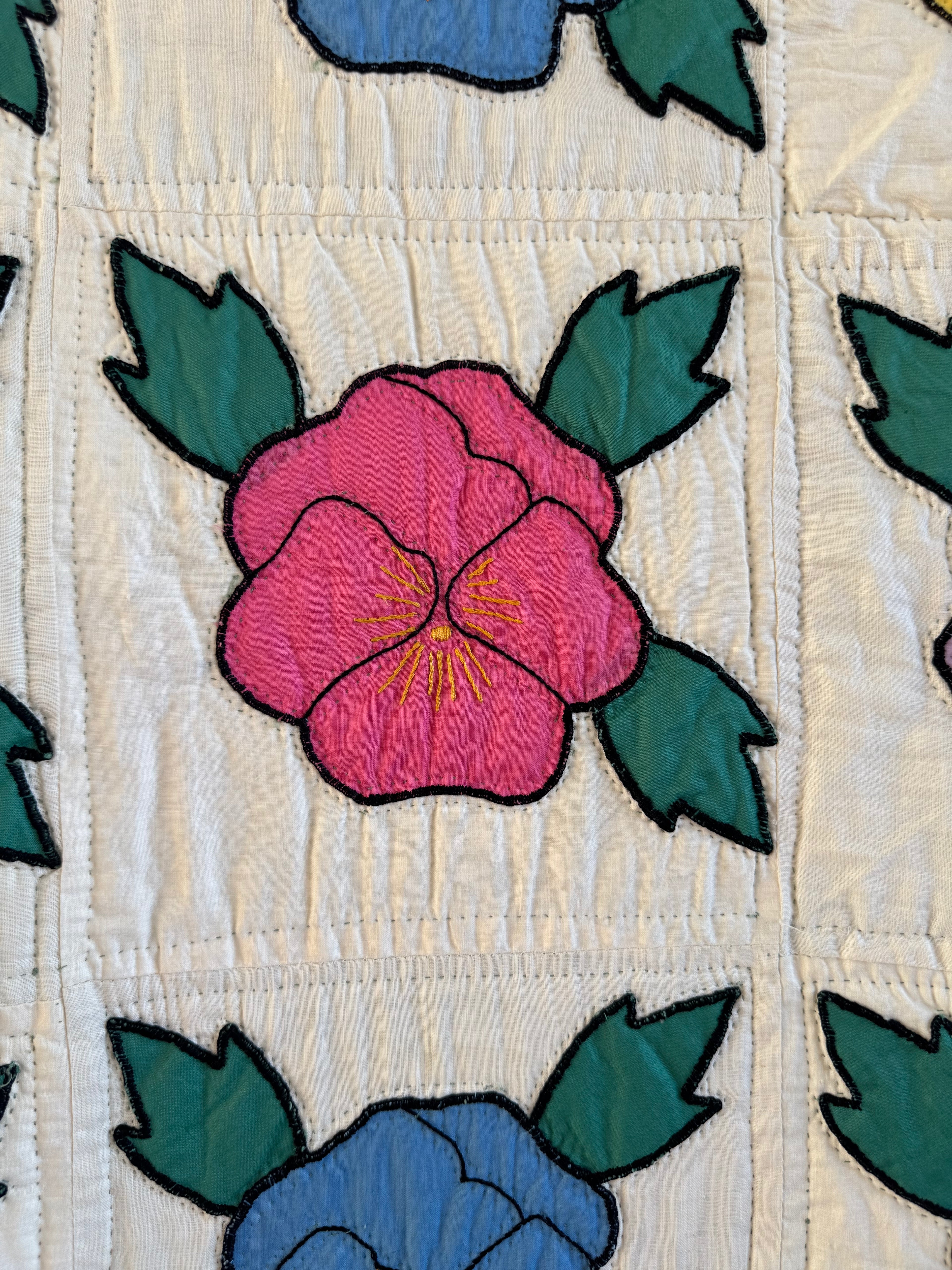 Vintage Pansy Bouquet Quilt