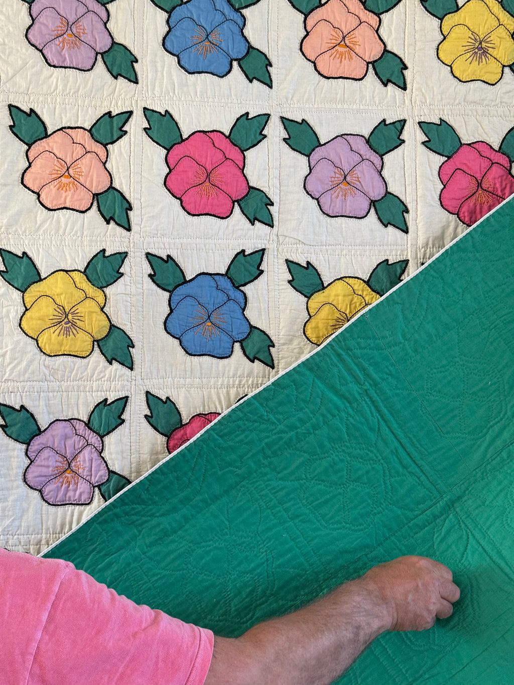 Vintage Pansy Bouquet Quilt