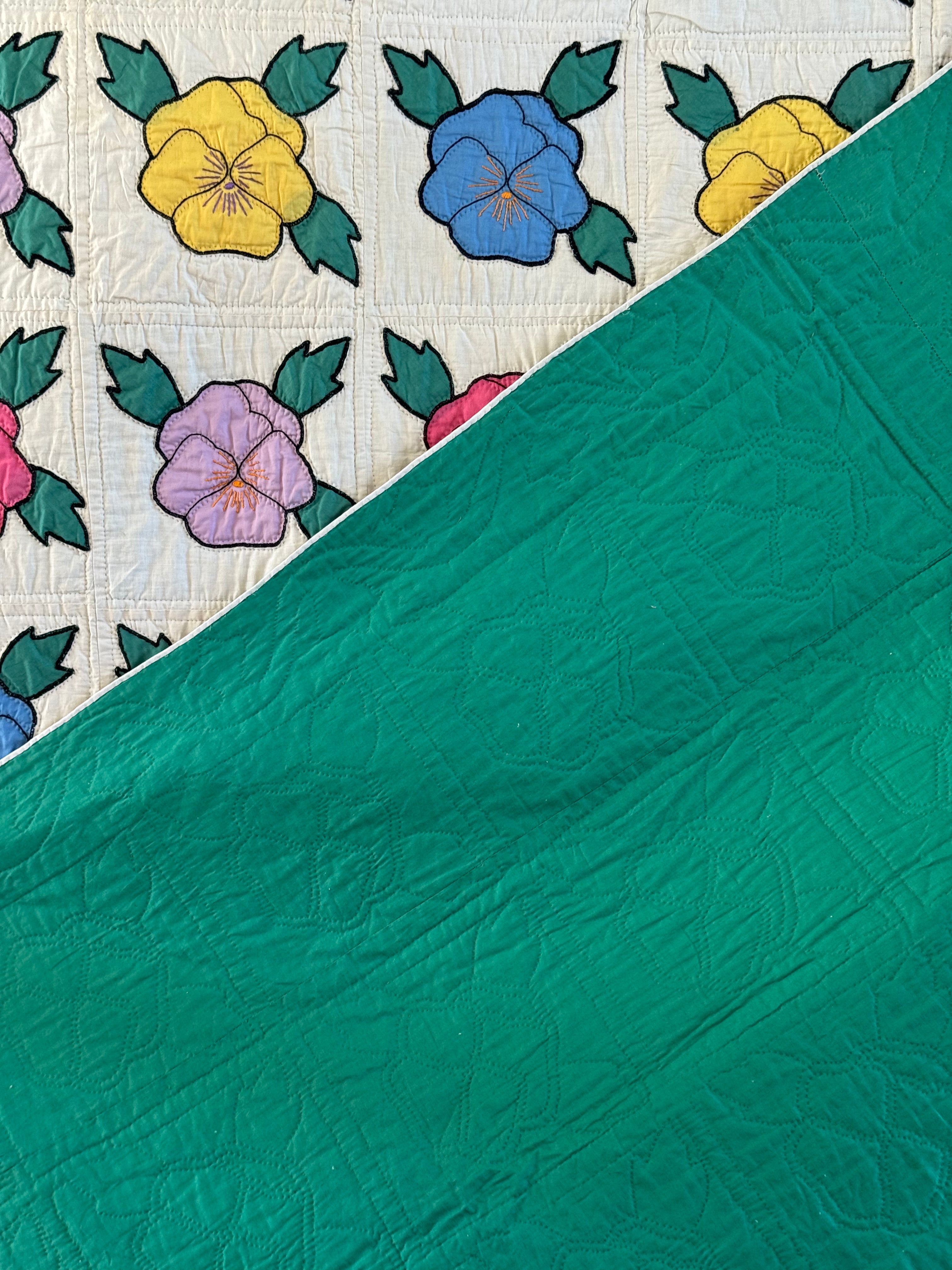 Vintage Pansy Bouquet Quilt