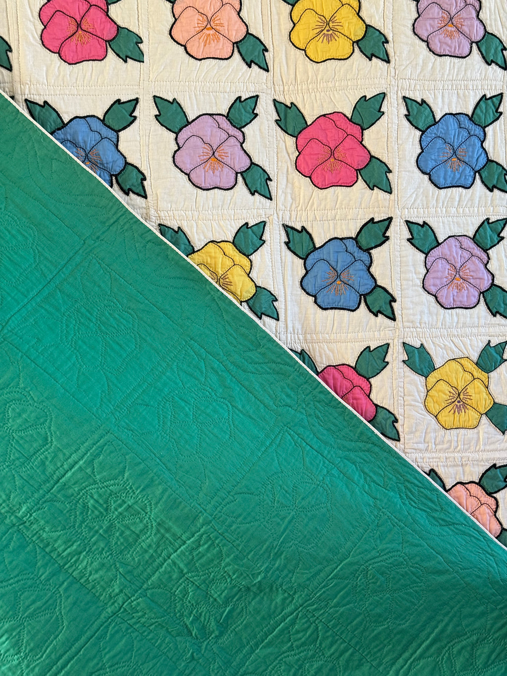 Vintage Pansy Bouquet Quilt
