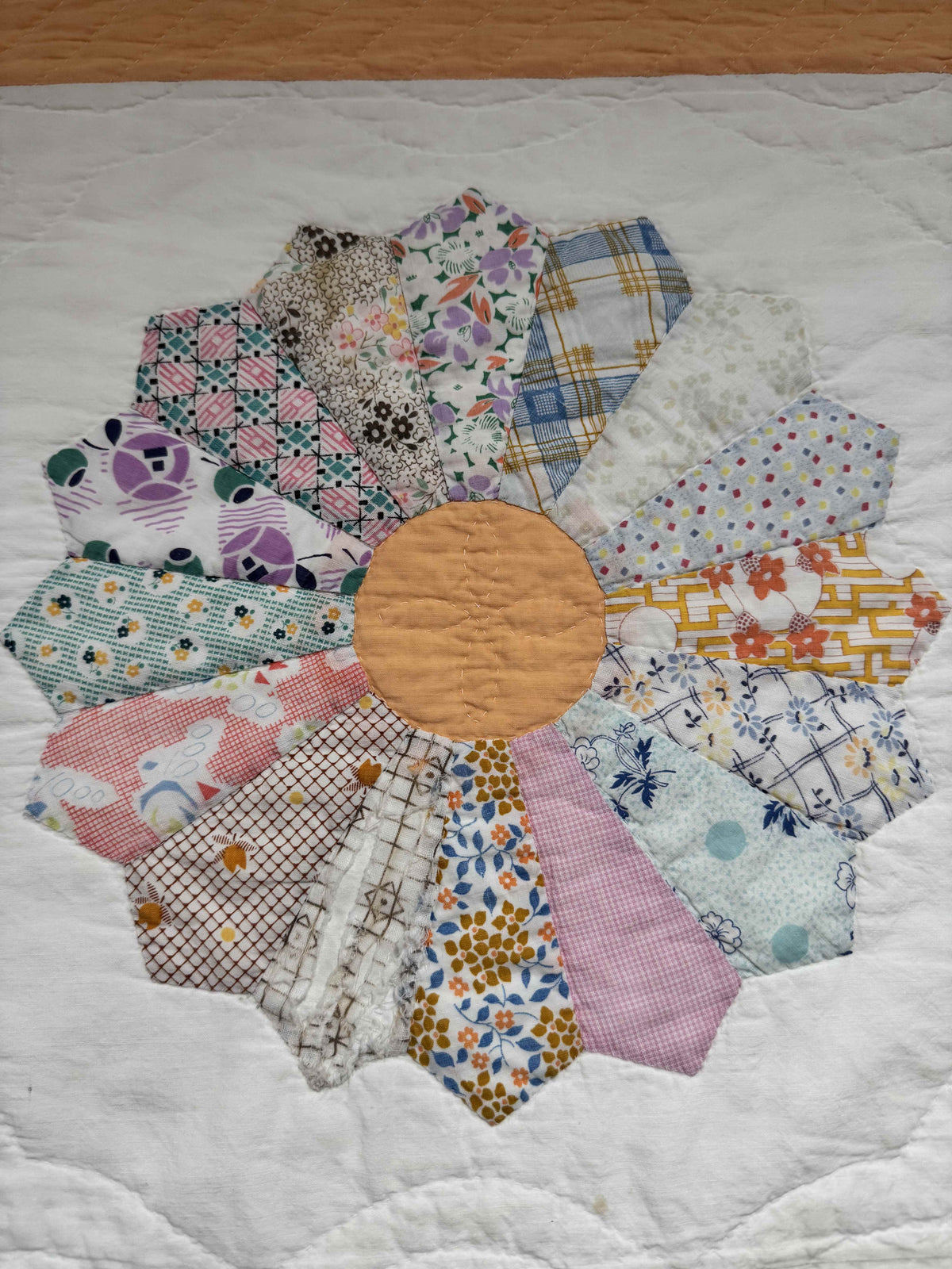 **SOLD Vintage Quilt Dresden Plate SOLD**