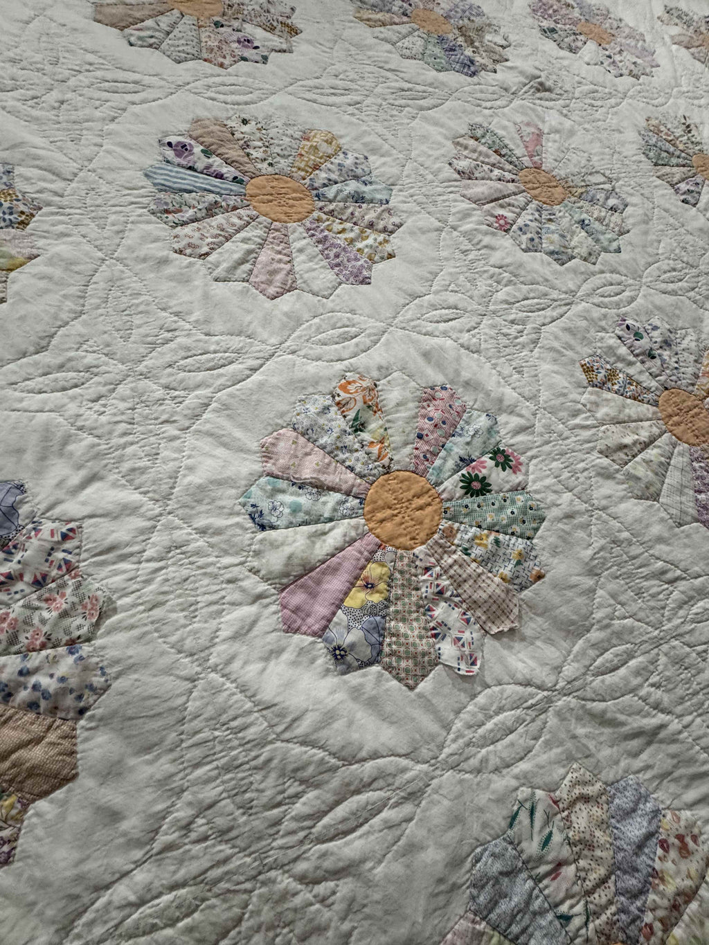 **SOLD Vintage Quilt Dresden Plate SOLD**