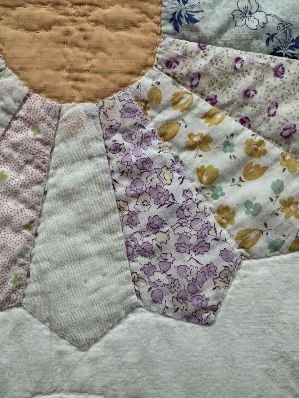 **SOLD Vintage Quilt Dresden Plate SOLD**