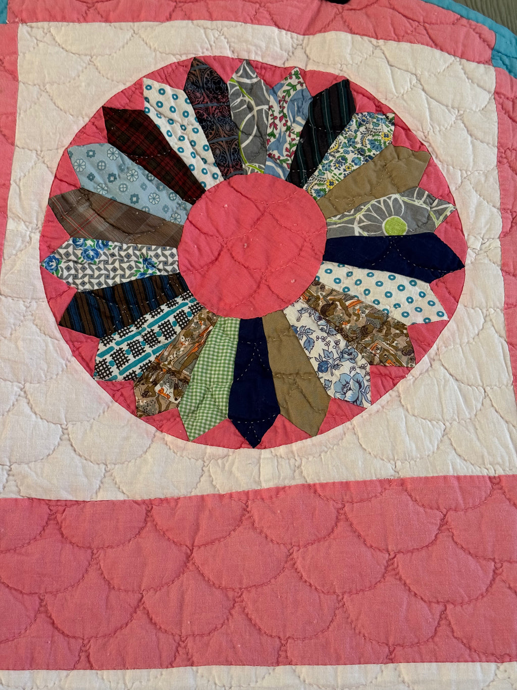 Abbie Cooper's Vintage Dresden Plate Quilt - Dated