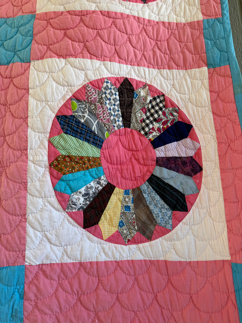 Abbie Cooper's Vintage Dresden Plate Quilt - Dated