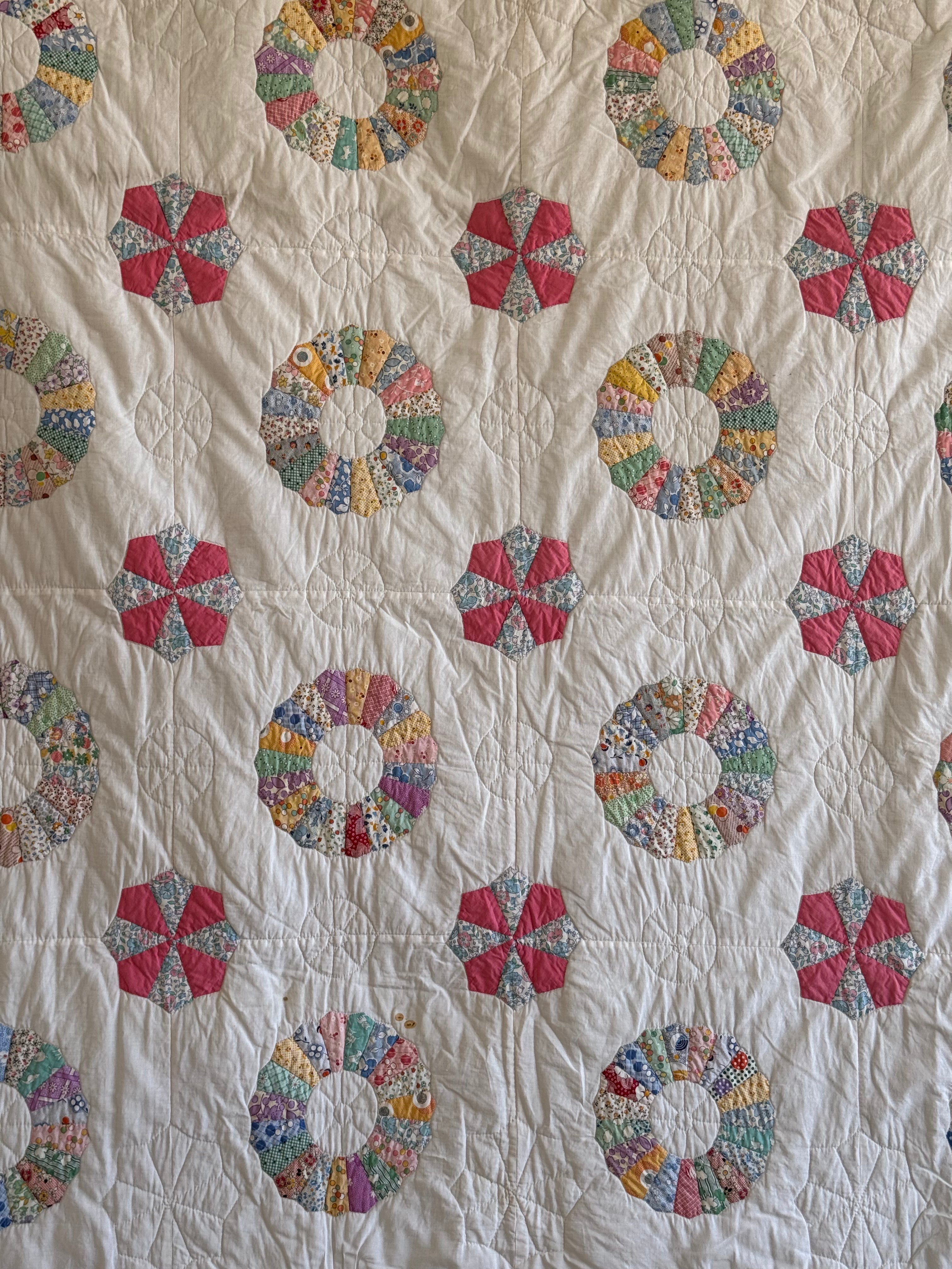 Vintage Sunny Dresden Plate Quilt
