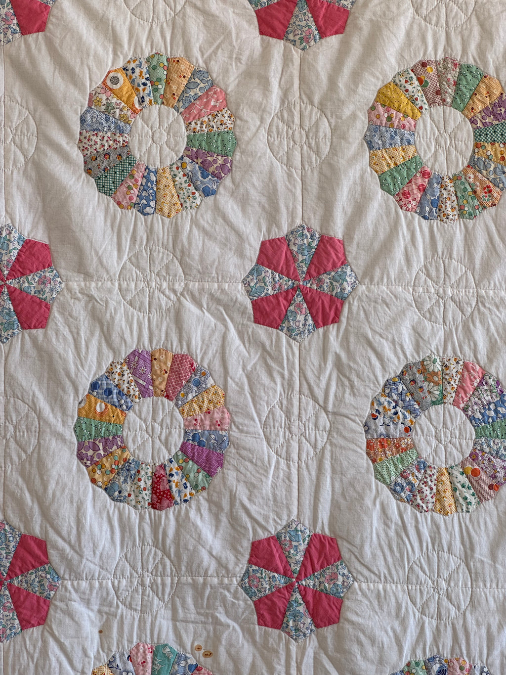 Vintage Sunny Dresden Plate Quilt