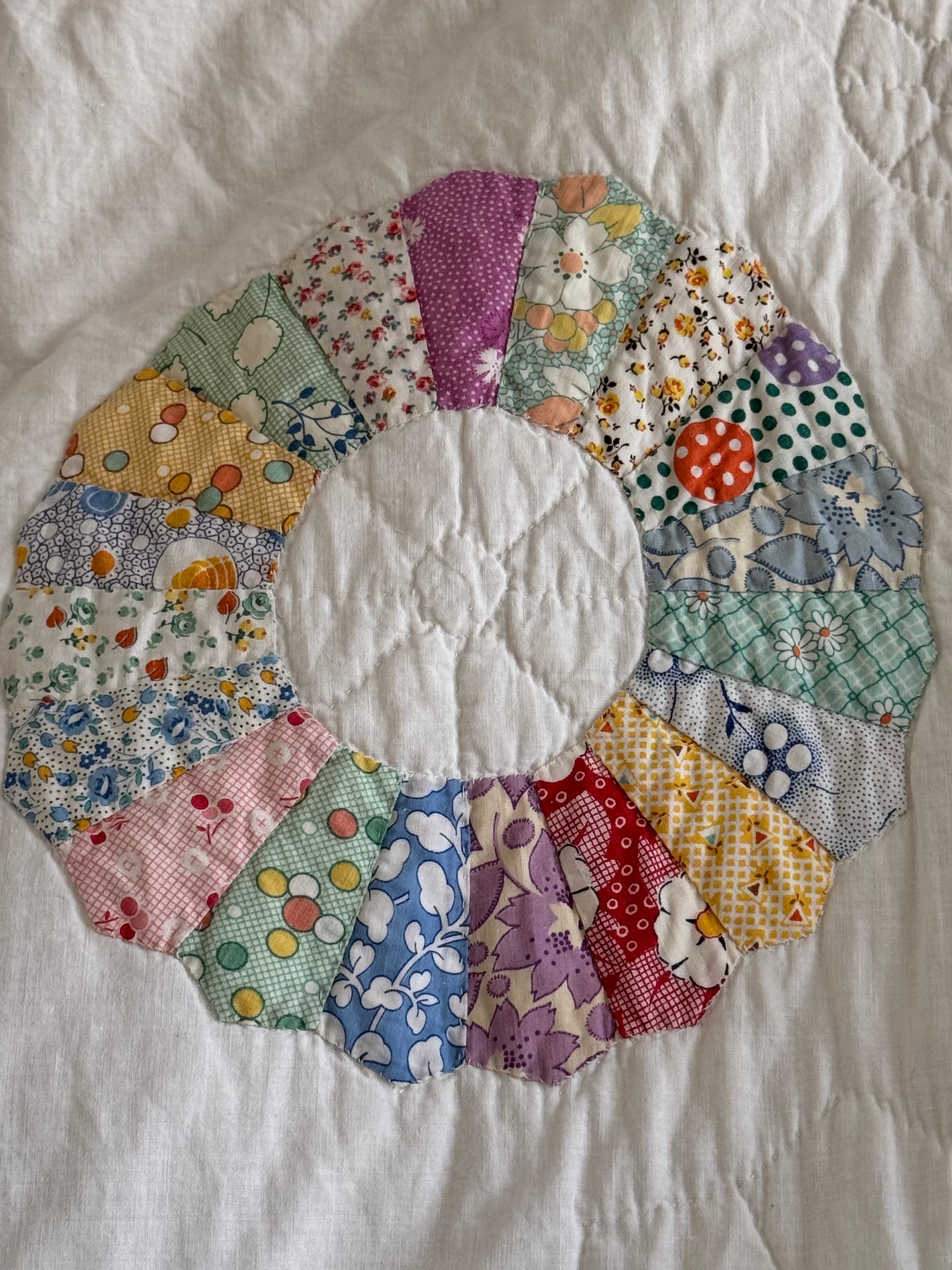 Vintage Sunny Dresden Plate Quilt