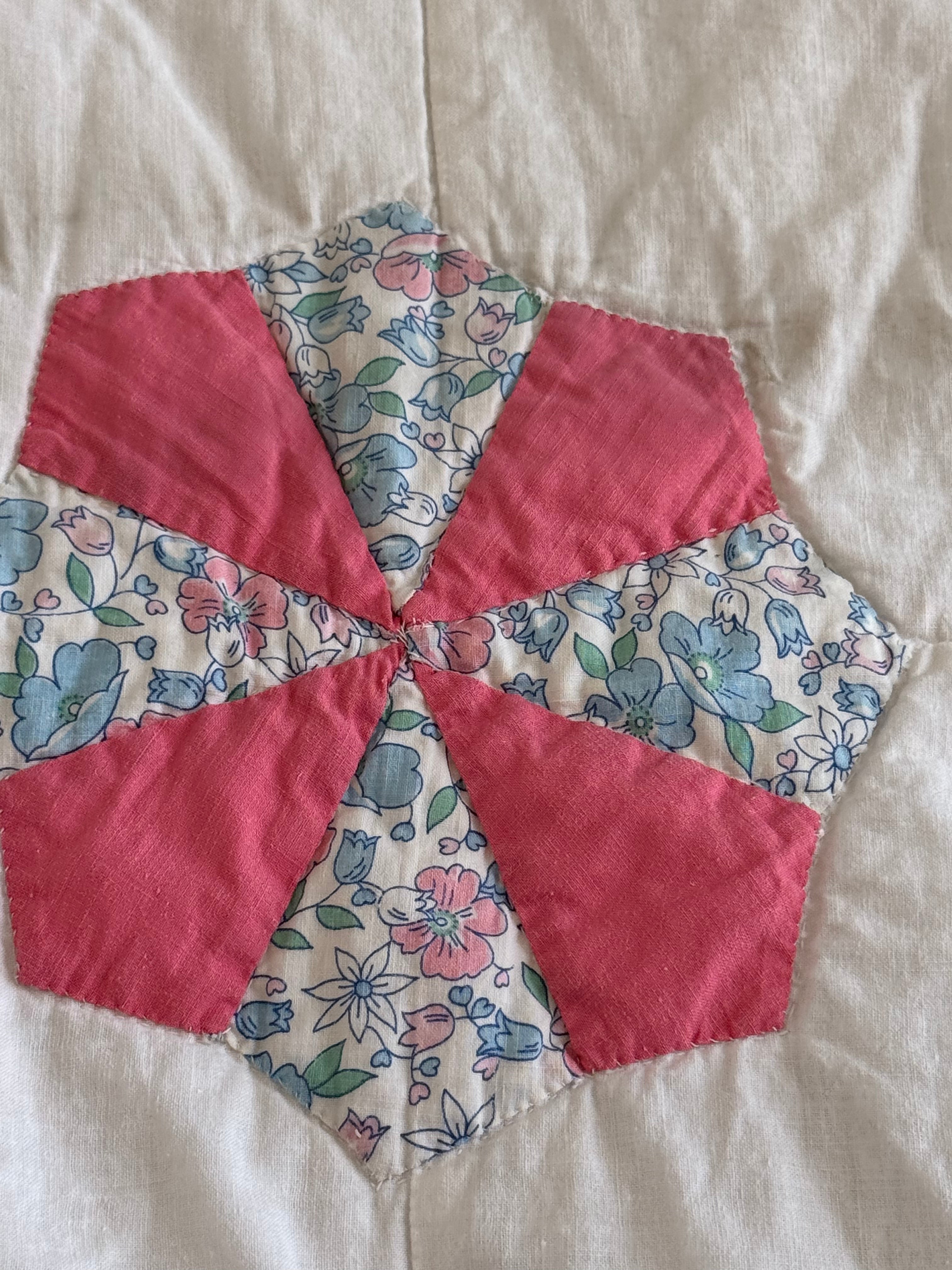 Vintage Sunny Dresden Plate Quilt