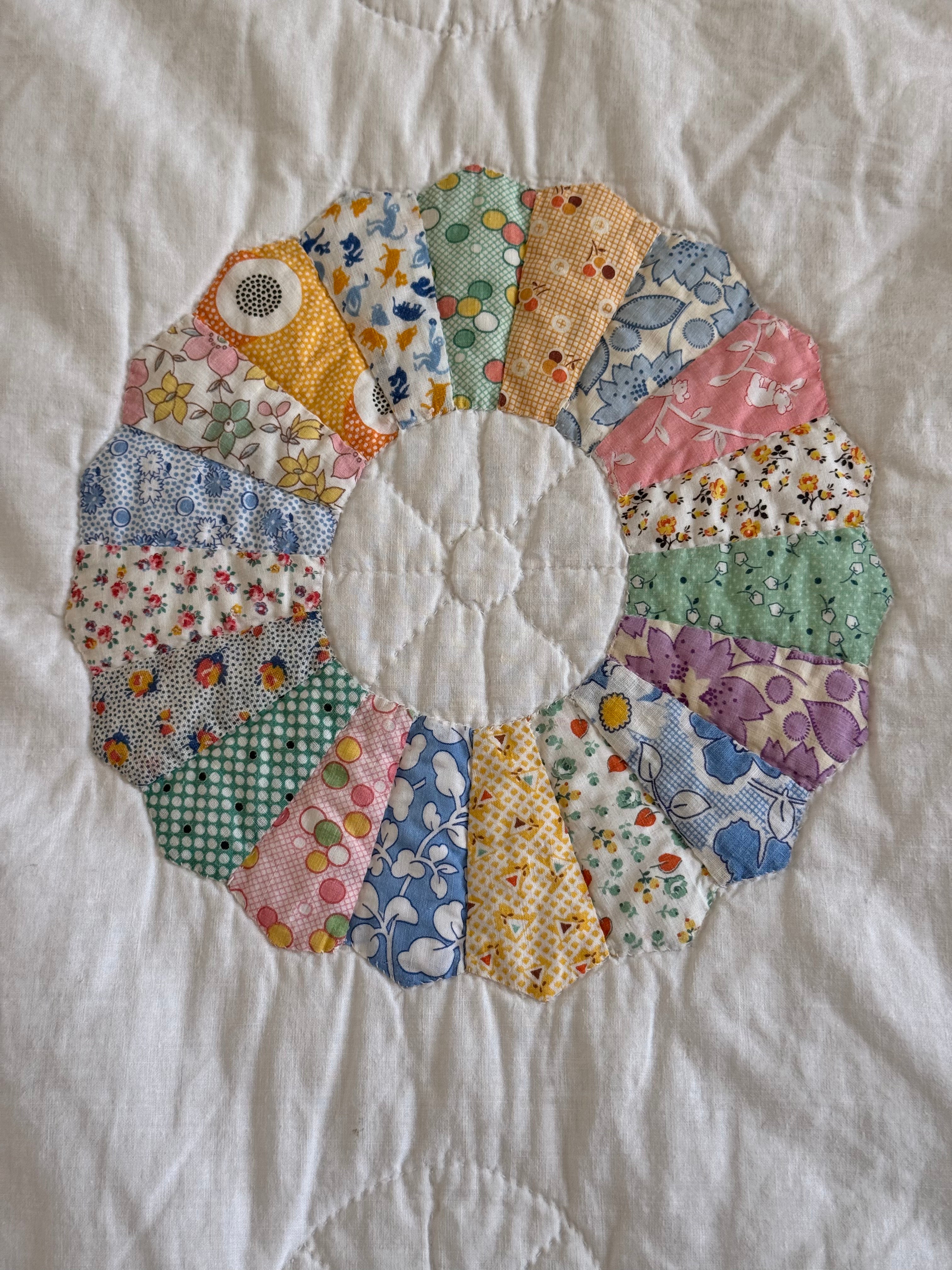 Vintage Sunny Dresden Plate Quilt
