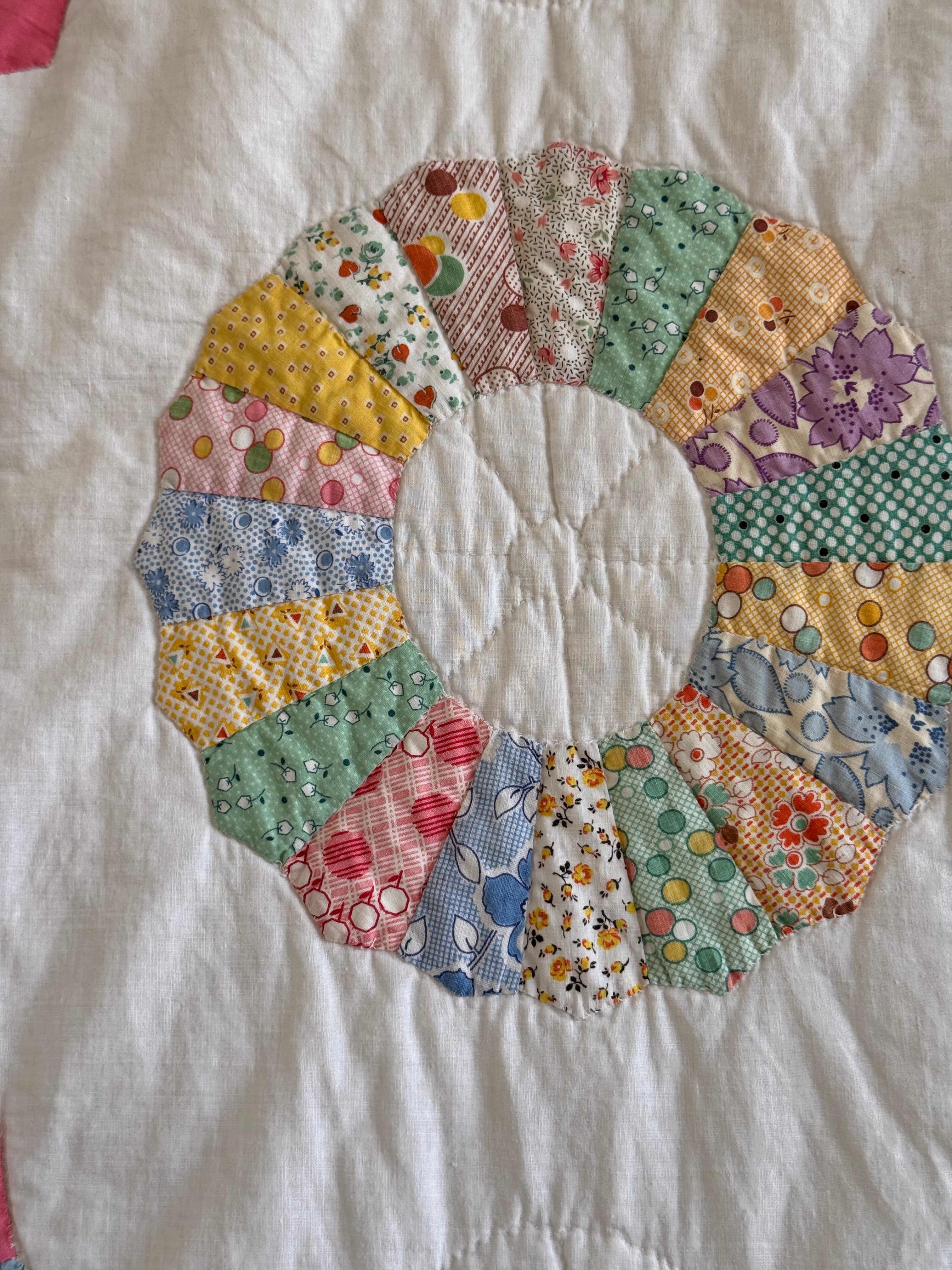 Vintage Sunny Dresden Plate Quilt