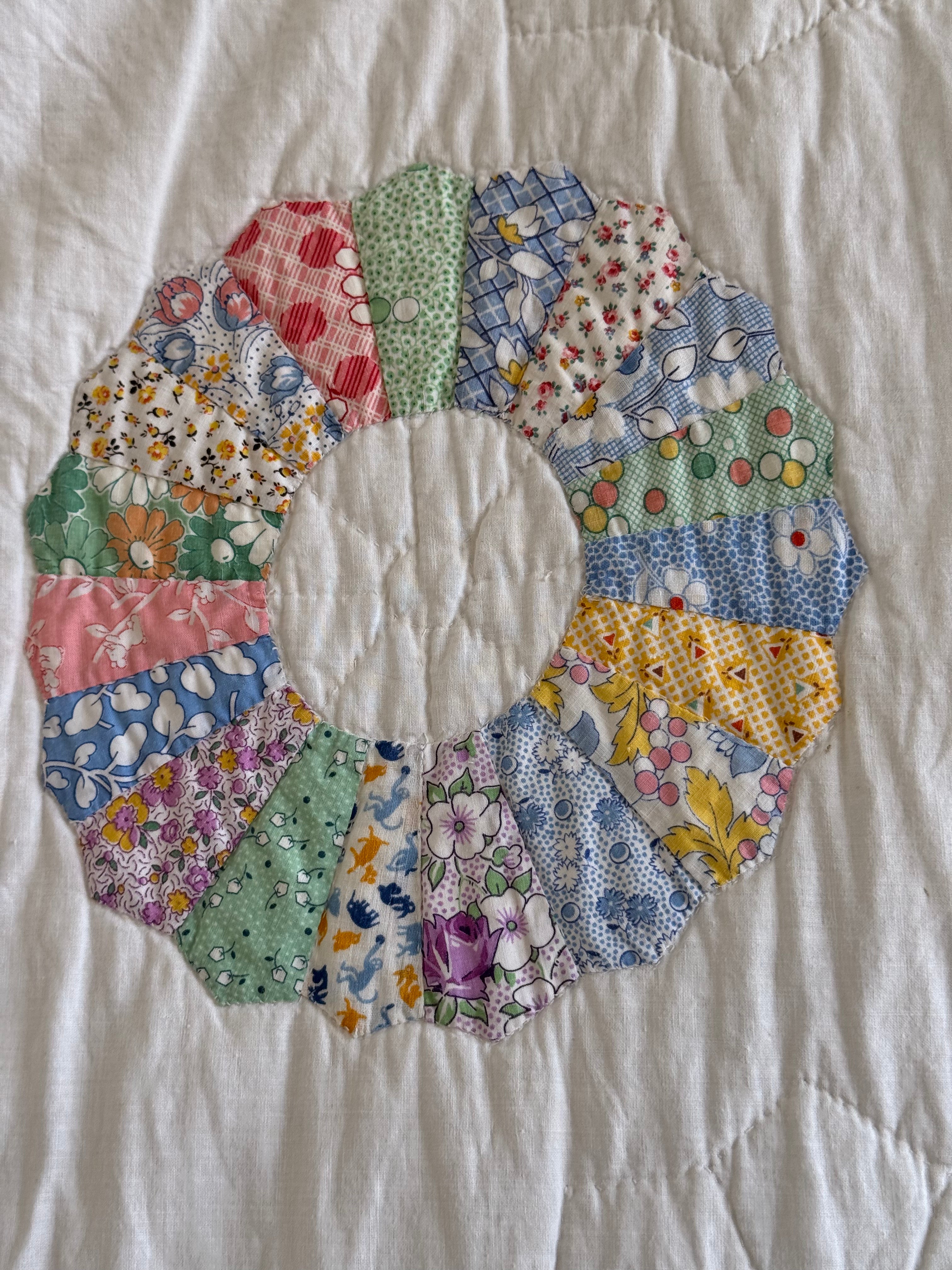 Vintage Sunny Dresden Plate Quilt