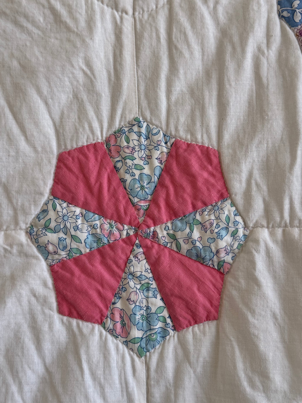 Vintage Sunny Dresden Plate Quilt