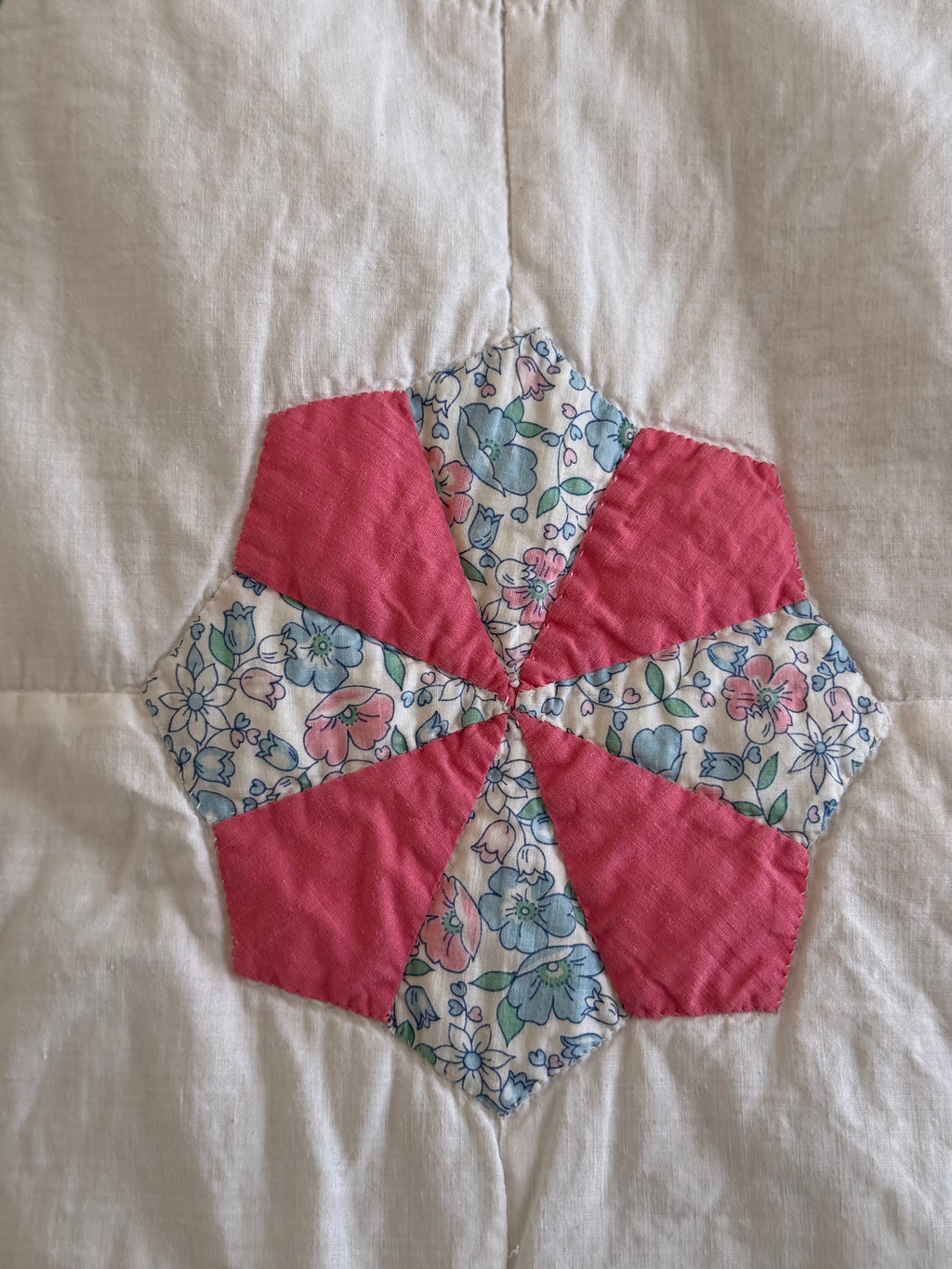 Vintage Sunny Dresden Plate Quilt