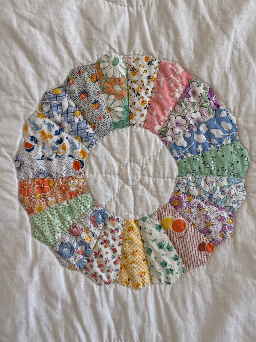 Vintage Sunny Dresden Plate Quilt