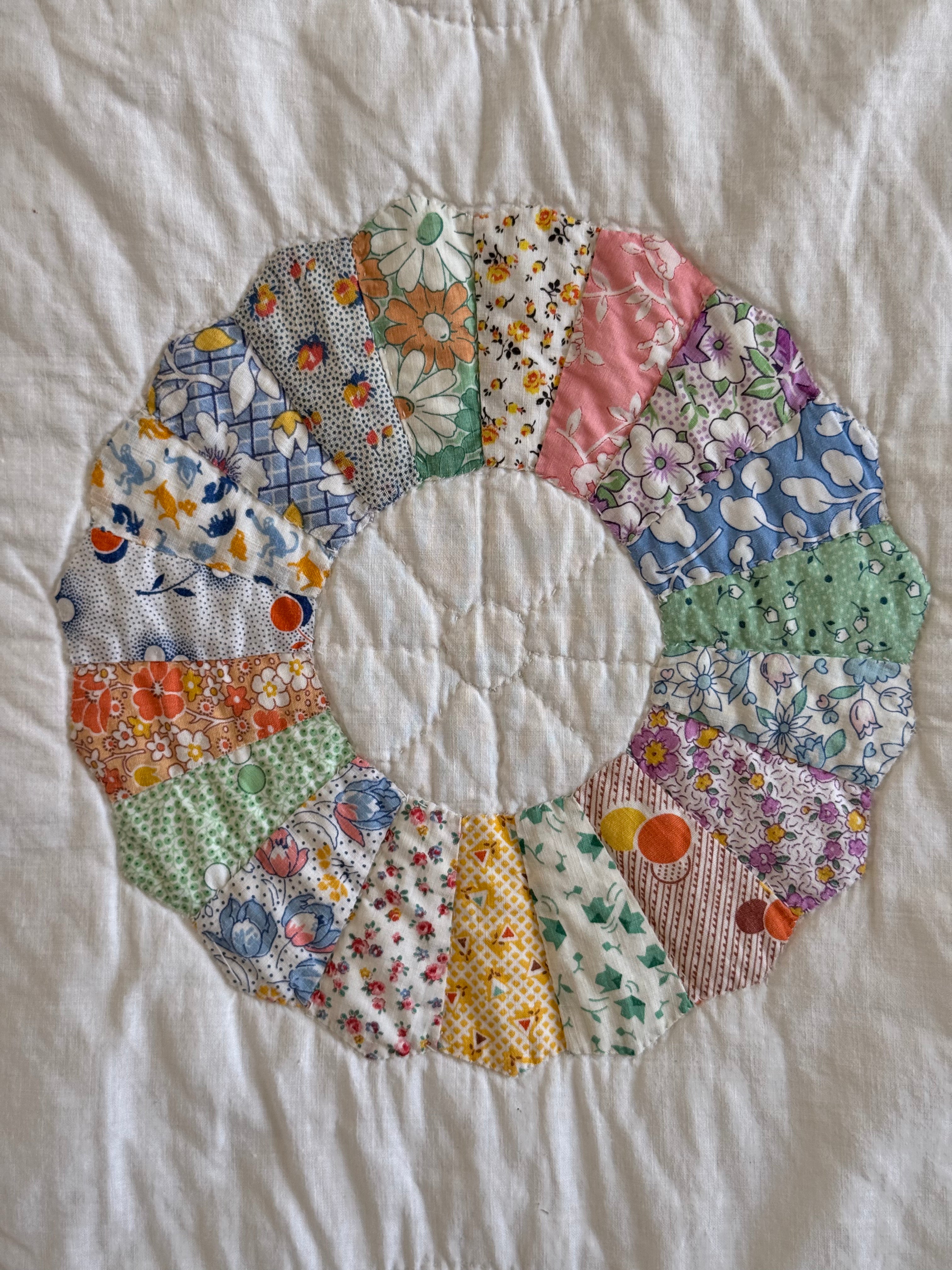 Vintage Sunny Dresden Plate Quilt