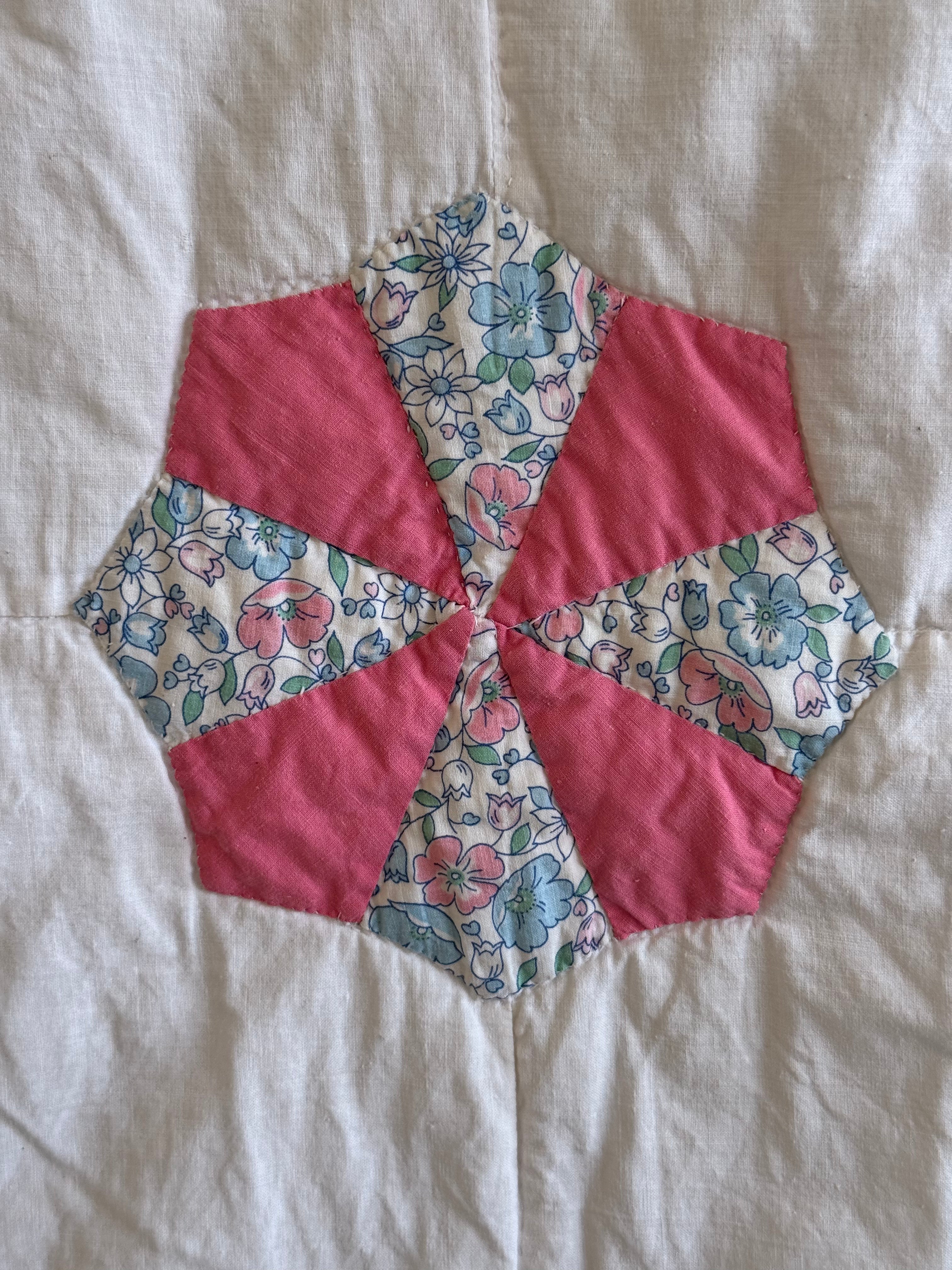Vintage Sunny Dresden Plate Quilt